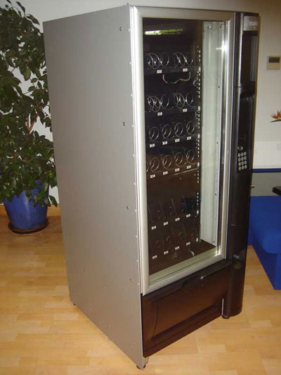 Snakky 27 vending machine